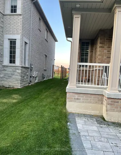 28 Northern Breeze Crescent, Whitby, On L1r 0n9