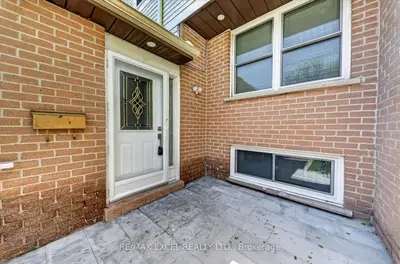 18 Scotney Grove, Toronto, On M1b 2s4