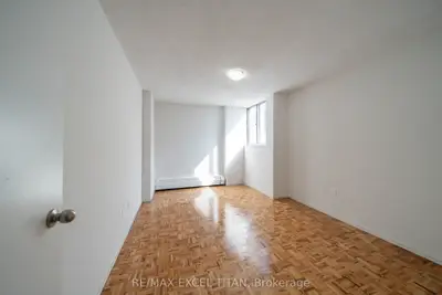 5 Glamorgan Avenue 914, Toronto E04, On M1p 4p1
