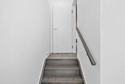 16 Filmic Lane Th3, Toronto, On M4m 3r1