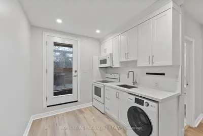 233 Greenwood Avenue 2, Toronto E01, On M4l 2r4