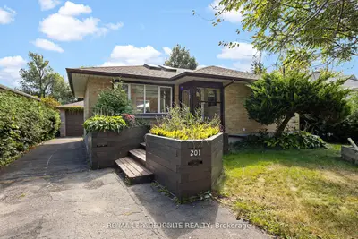 201 Southlawn Avenue, Oshawa, On L1h 3y5