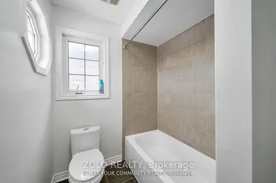 Detached in Whitby