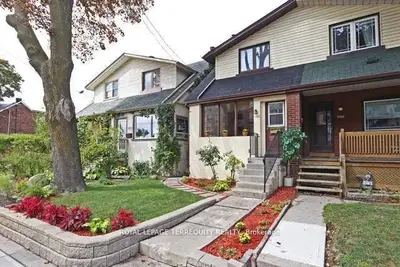 Att/Row/Townhouse in Toronto