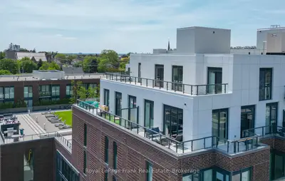 Condo Apartment in Whitby