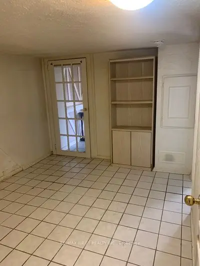 730 Logan Avenue Lower, Toronto, On M4k 3c6