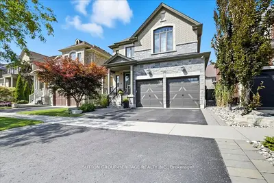 Detached in Whitby