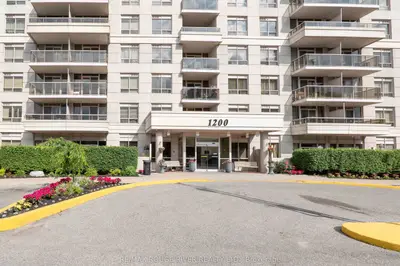 Condo Apartment in Pickering