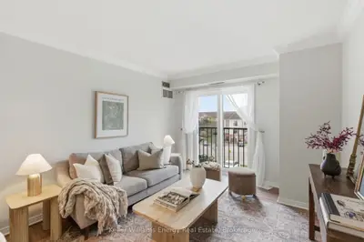 90 Aspen Springs Drive 301, Clarington, On L1c 5n3