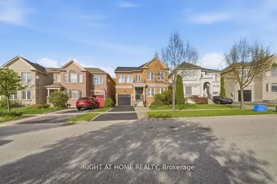 25 Nobbs Drive, Ajax, On L1t 4m1