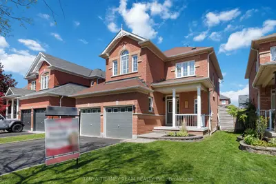Detached in Whitby