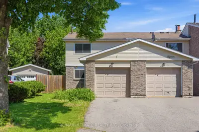 Att/Row/Townhouse in Toronto