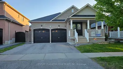 Detached in Whitby