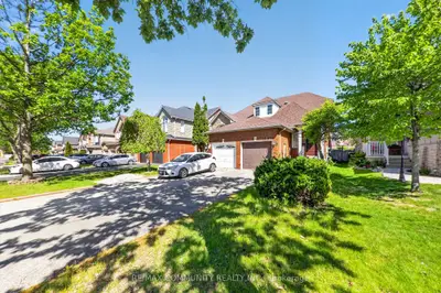 Semi-Detached in Pickering