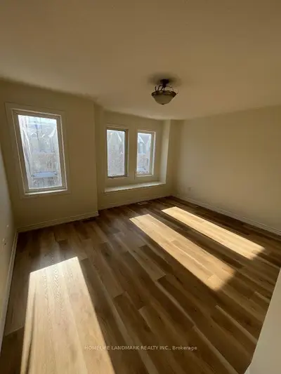 Att/Row/Townhouse in Toronto