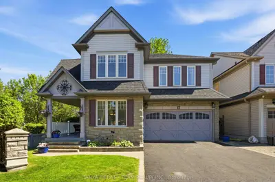 Detached in Whitby