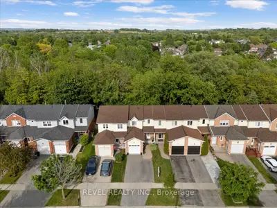 Att/Row/Townhouse in Clarington