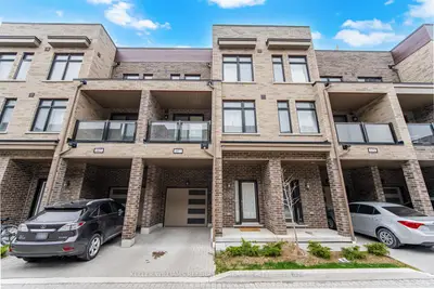 Condo Townhouse in Pickering