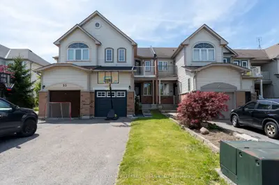 Att/Row/Townhouse in Whitby