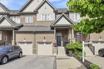 Att/Row/Townhouse in Oshawa