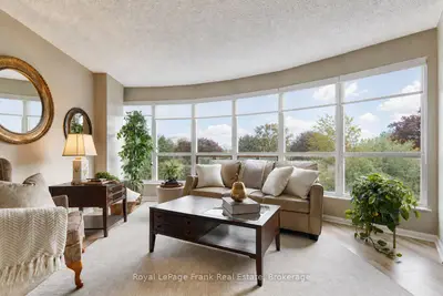 Condo Apartment in Whitby