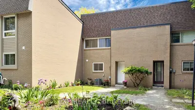 Condo Townhouse in Pickering