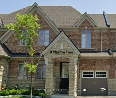 Att/Row/Townhouse in Ajax