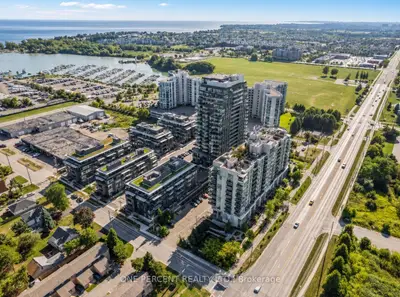 Condo Apartment in Whitby