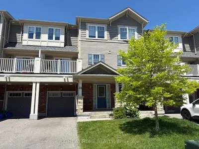 Att/Row/Townhouse in Oshawa