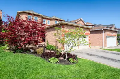 Detached in Whitby