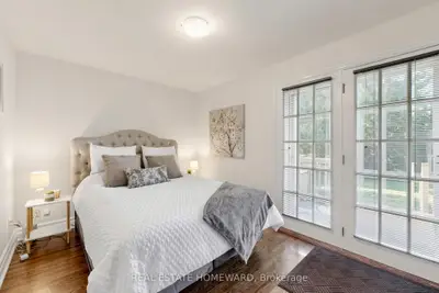 40 Donora Drive, Toronto, On M4b 1b5
