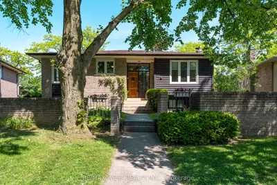 Detached Condo in Toronto