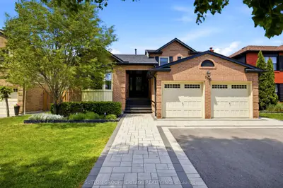 Detached in Whitby