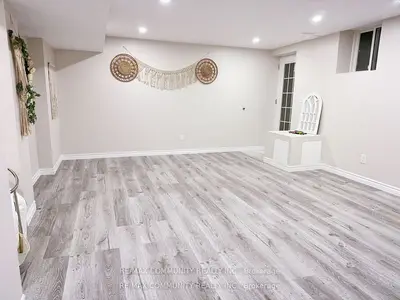 Detached in Whitby