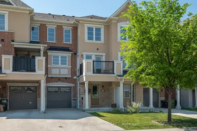 Att/Row/Townhouse in Toronto