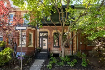 Att/Row/Townhouse in Toronto