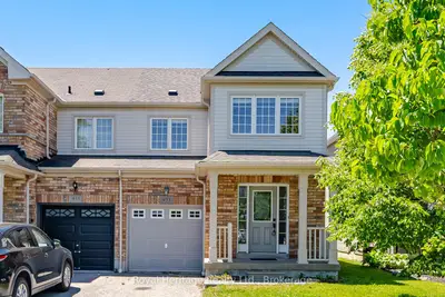 Att/Row/Townhouse in Oshawa