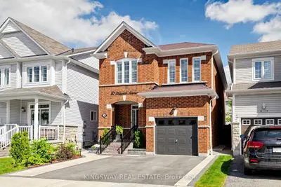 Detached in Whitby
