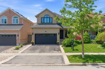 Detached in Whitby