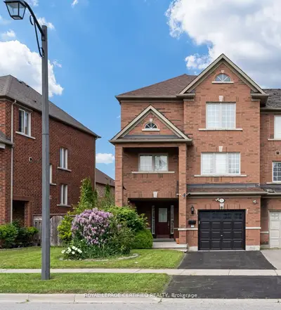 Att/Row/Townhouse in Toronto
