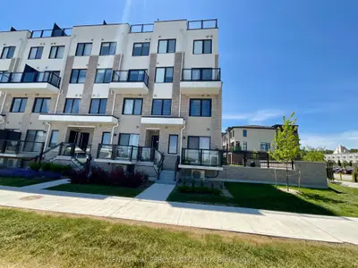 Condo Townhouse in Pickering