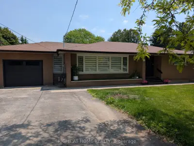 Detached in Whitby