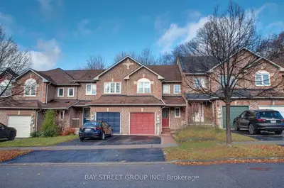 Att/Row/Townhouse in Ajax