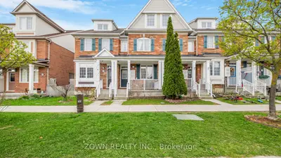 Att/Row/Townhouse in Toronto
