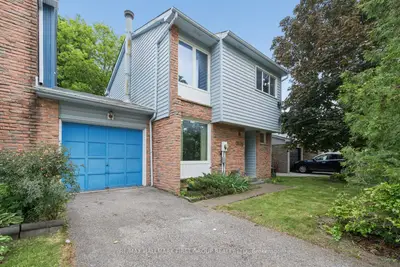 Att/Row/Townhouse in Pickering