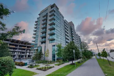 Condo Apartment in Whitby