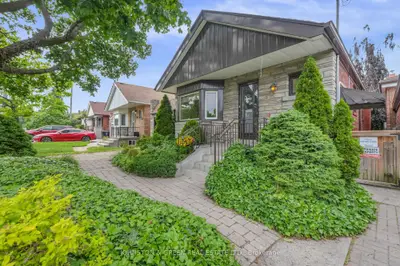 498 Plains Road, Toronto, On M4c 2y8