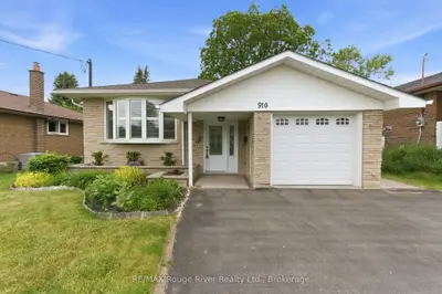Detached in Whitby