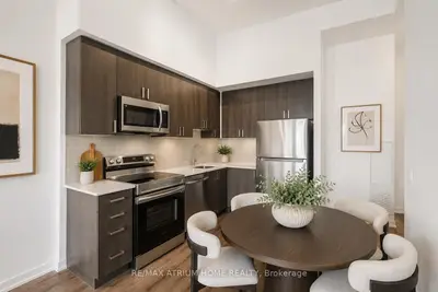 Condo Apartment in Pickering