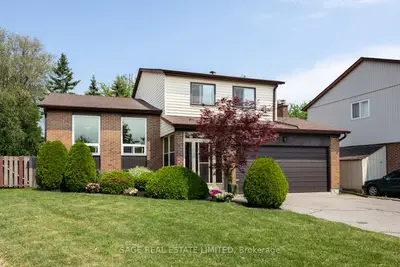 Detached in Whitby